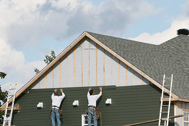 Professional Siding Contractor technician working in Fulton, TX